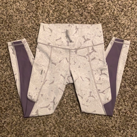 Athleta Pants - Athleta printed leggings with pockets